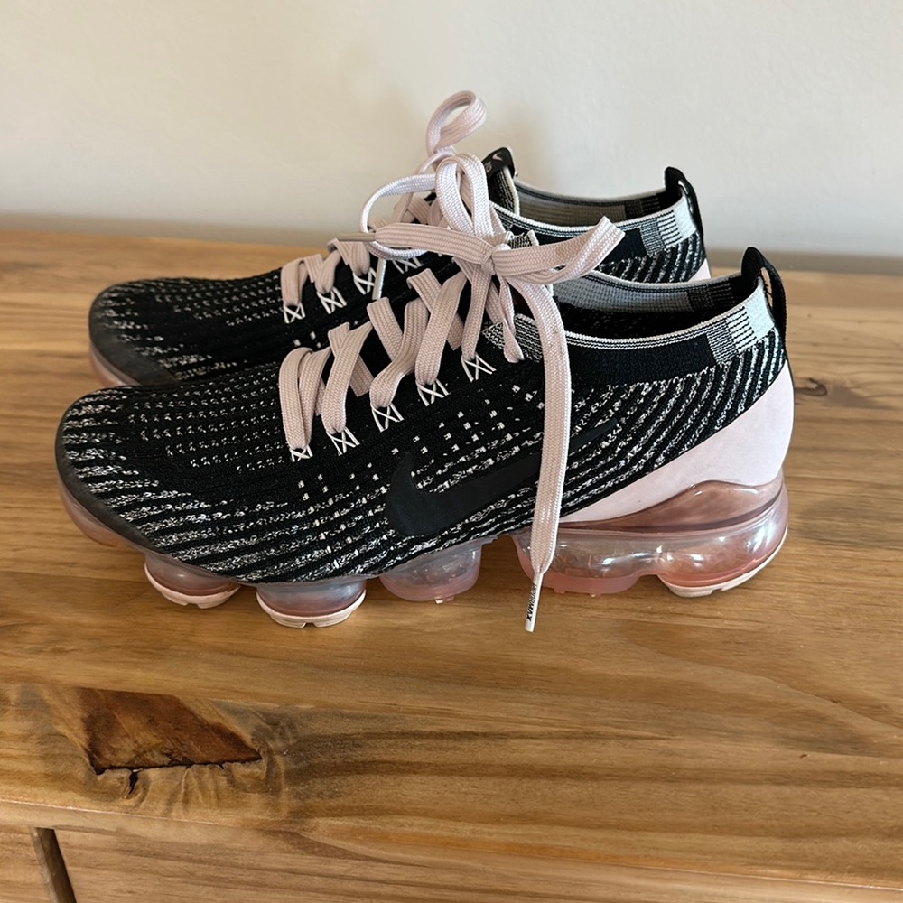 Pink and black Nike Vapormax Flyknits *like new!*